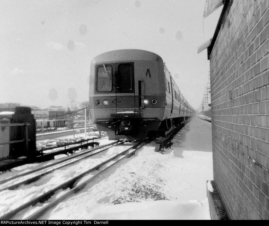 M-1 arrives Baldwin station heading east